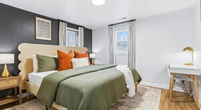 Private Double Room with Private Bathroom - Image 1