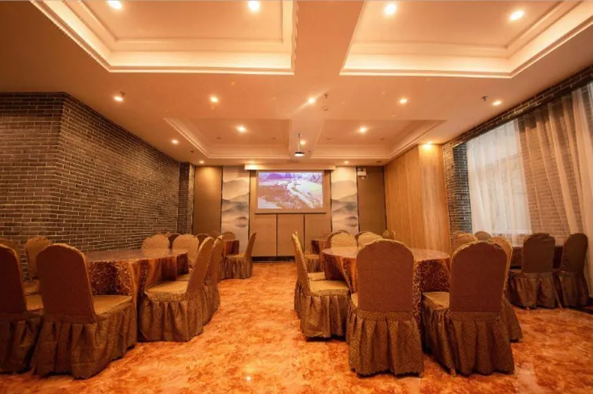 Qingmu Select Hotel (Hanshan Taihushan South Road) - Image 1