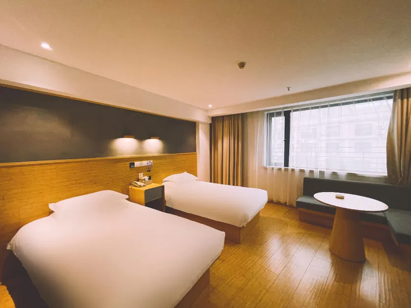 Hotel Harbour - Image 1
