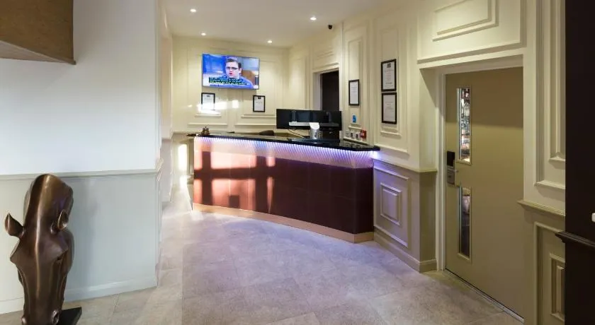 Dreams Hotel - Image 1