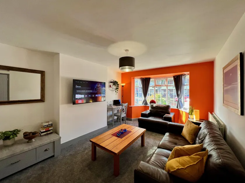 Curzon House One - Great for Contractors or Family Holidays - Image 1