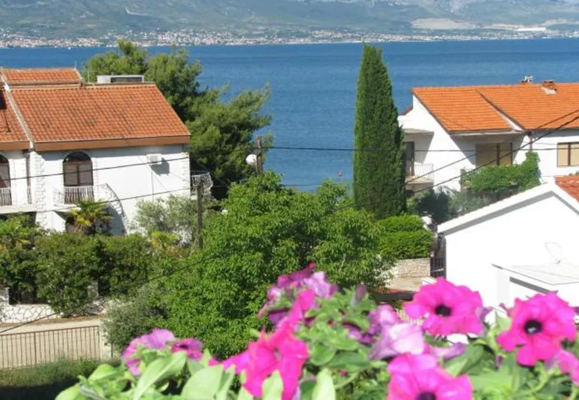 Apartments Mihovilovic - 50 m from beach - Image 1