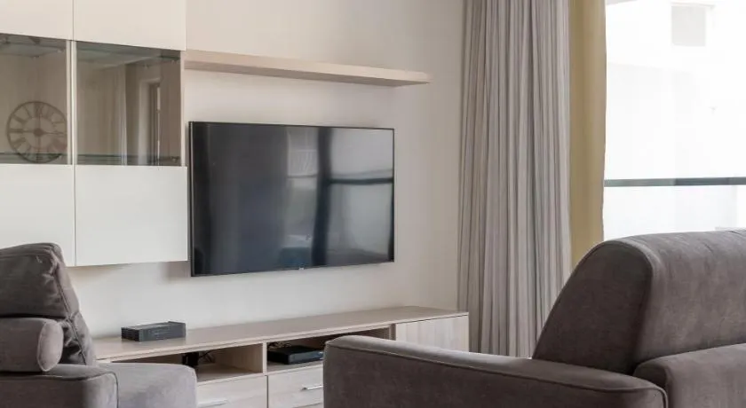 Seabreeze Luxury Apartment - Image 1