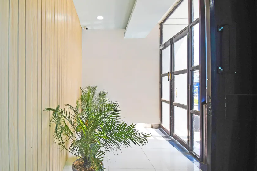 Super OYO 828011 Hotel Dharohar - Image 1