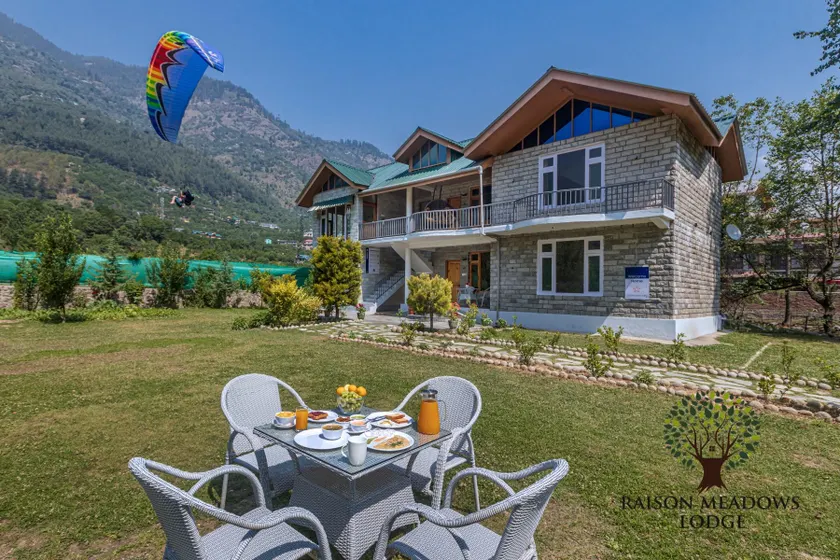 RAISON MEADOWS LODGE - Image 1