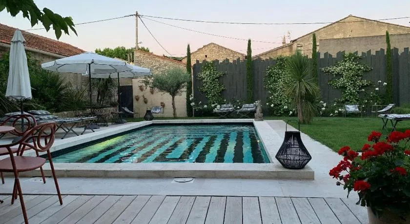 Le petit hotel - Image 1