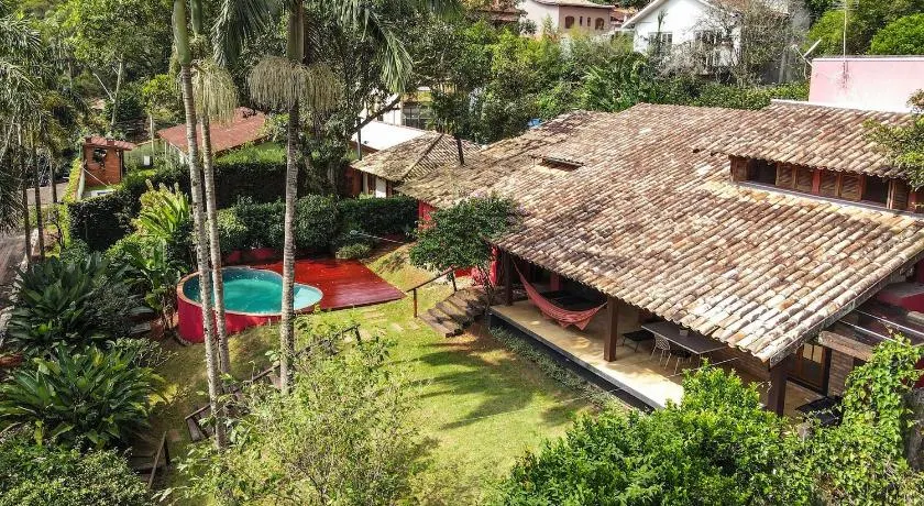 Casa na Granja Viana em frente à reserva ambiental - Image 1