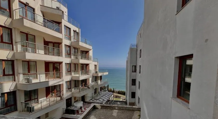 Sea View Terrace Apartment Spacious 1BR Quiet Area - Image 1