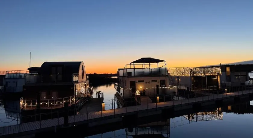 5-star houseboat of 125 m2 with its own bathing jetty - Image 1