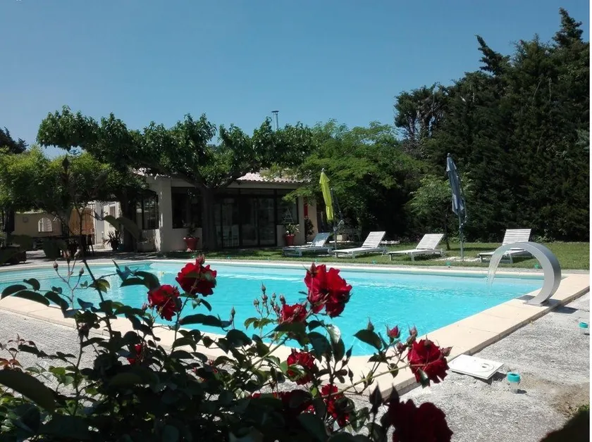 Maison de vacances en Provence avec piscine privée - Image 1