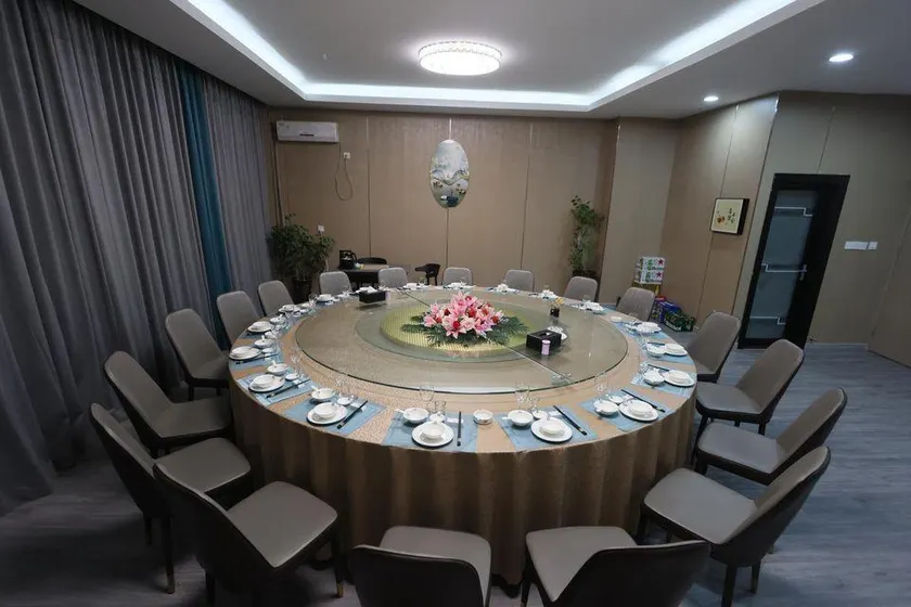 Hua Zi Hotel - Image 1