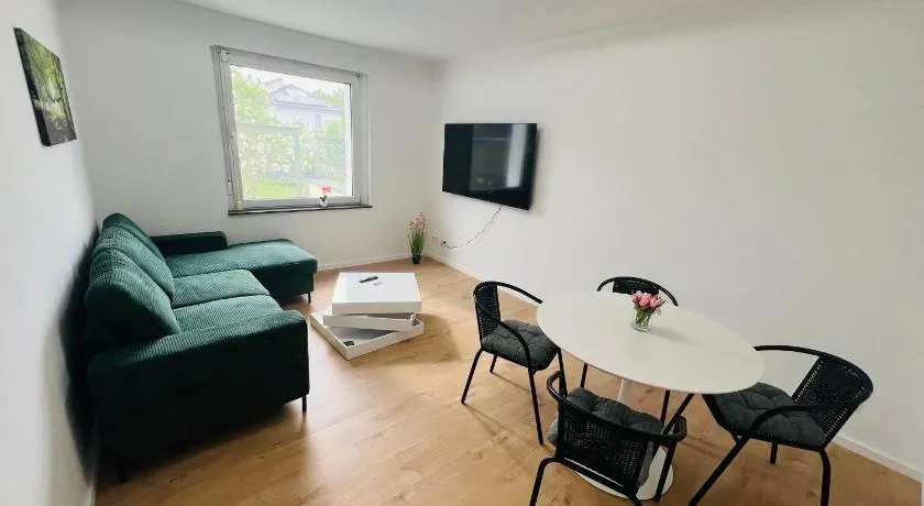 Entire House l 12 Beds l 8 Room l Floor-Heating l WiFi - Image 1