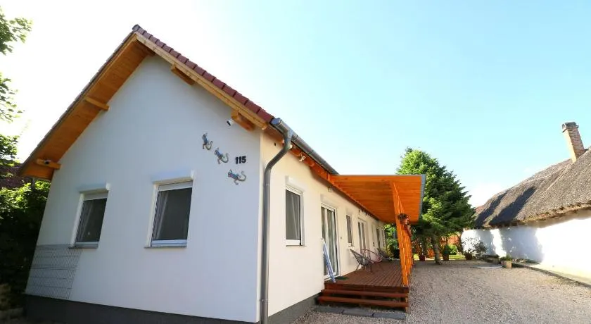 Friends & Family Apartmanok Velence - Image 1