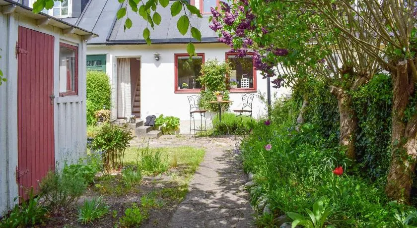 1 Bedroom Beautiful Home In Limhamn - Image 1