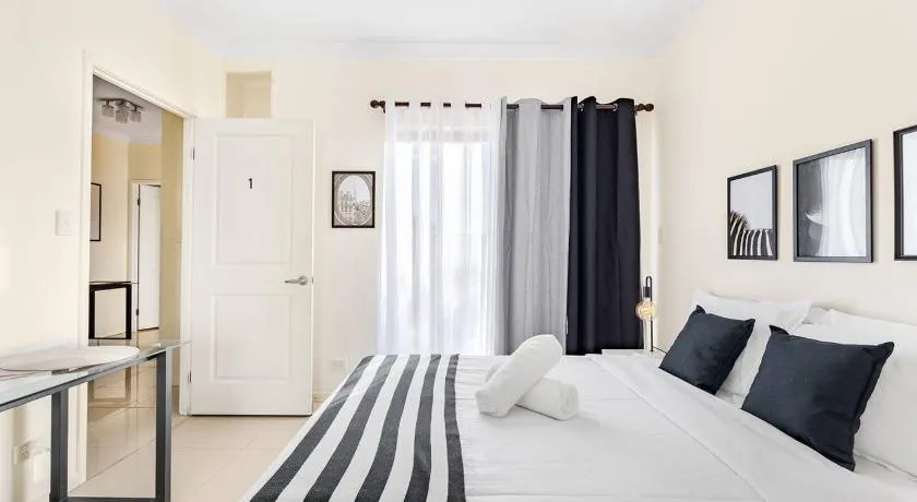 Homy Self Contained Unit Sunnybank CBD Street Parking - Image 1