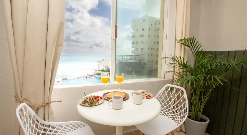 SereniaCancun / Beachfront Apartment / Hotel Zone. - Image 1