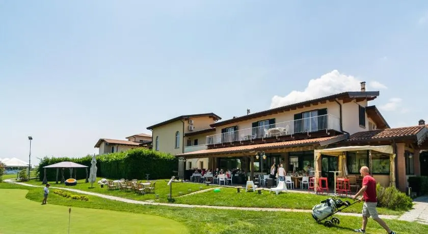 Modern Apartment in Salò with Swimming Pool - Image 1