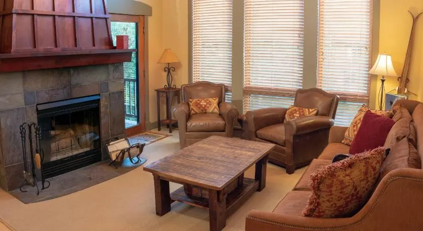 7401- Three Bedroom Loft Den Deluxe Crossings Townhomes condo - Image 1