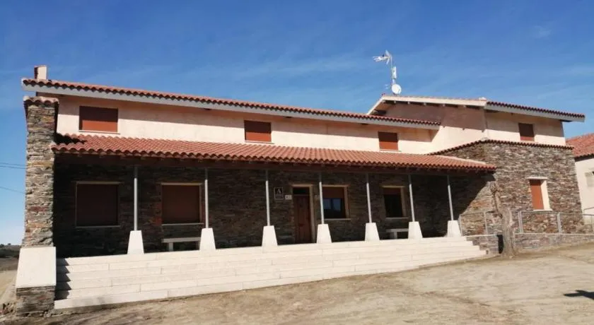 Albergue Villa de Salvatierra - Image 1