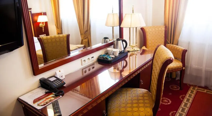 Hotel Holiday Park - Image 1