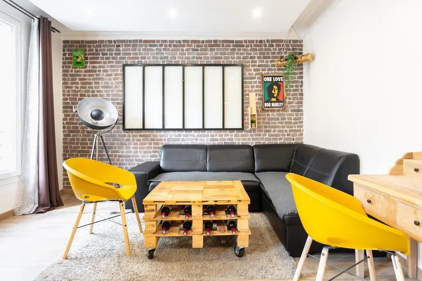 Charming one-of-a-kind apartment. - Image 1