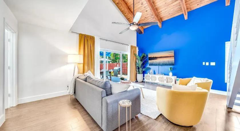 Sunset Haven with Saltwater Pool & mins to beach - Image 1