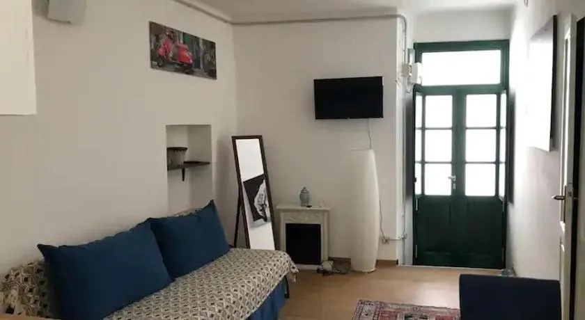 Monolocale a Lesa - monolocale indipendente con divano letto e angolo cottura - Image 1