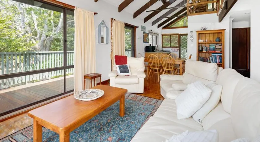 Malua Bay Treehouse, Walking Distance to Beach - Image 1