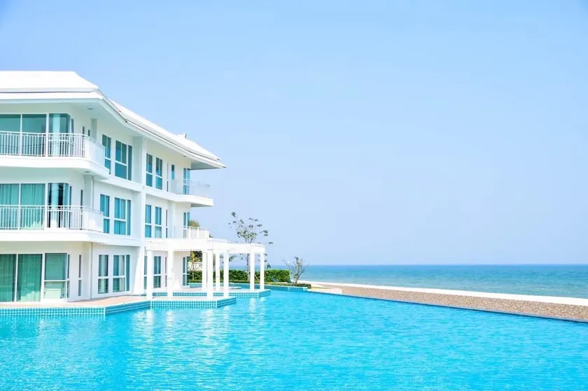 Seaside city Ramada Plaza by Wyndham HUAHIN CHA-AM - Image 1