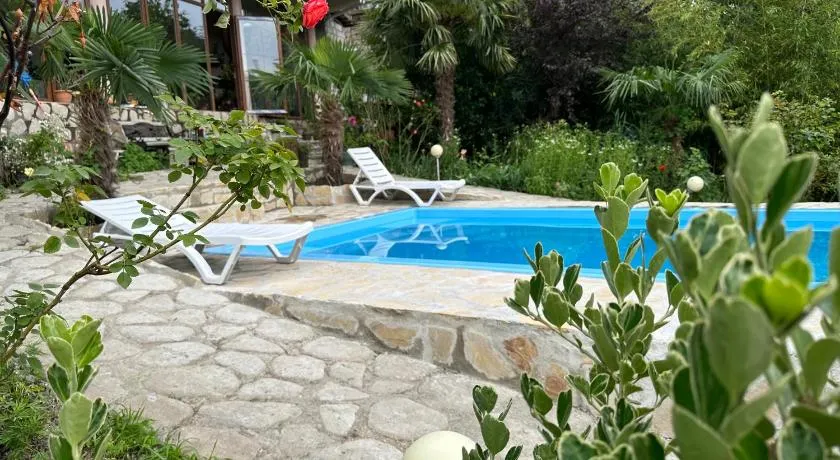 Mate Guesthouse - Image 1