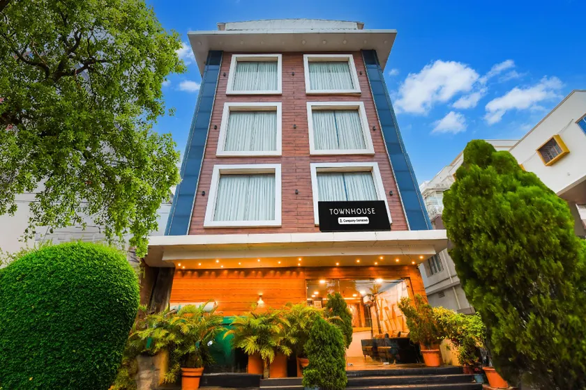 Townhouse Marine Drive Puri Formerly Royal Crown - Image 1