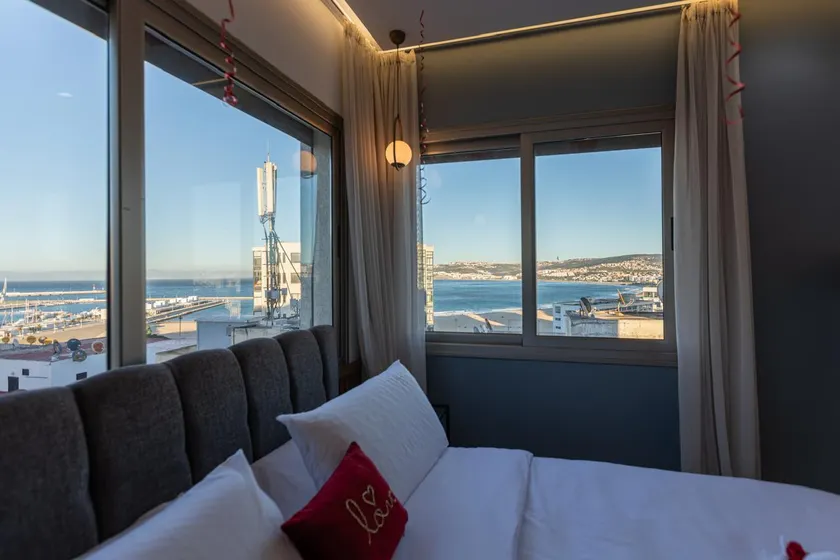 Marina View Residence, Luxury Studio, Ocean View, Enjoy Starlink High Speed WiFi, IPTV, PlayStation PS4 Plus, Near TGV, Airport Bus, Taxi, Indrive, and so on - Image 1