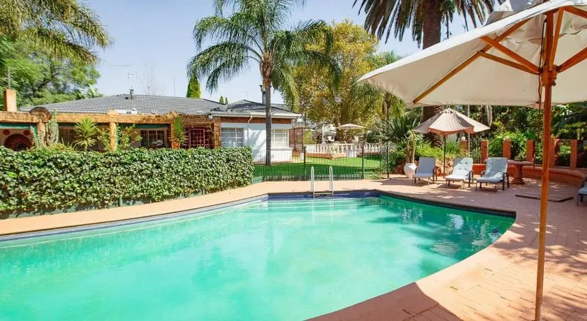 Golden Candle Guest House - Image 1