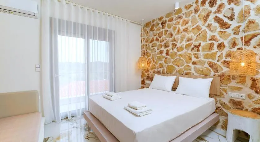Athina Palace Luxurious Appartments - Image 1