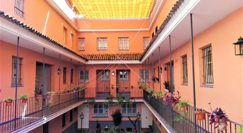 Duplex Barnyard beboere i Barrio de San Bernardo med parkering - Image 1