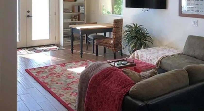 Beautiful new detached casita nestled in scenic southern CA foothills! - Image 1