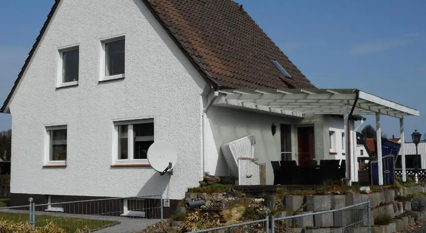 Modernes Ferienhaus der besonderen Art mit Garten - Image 1