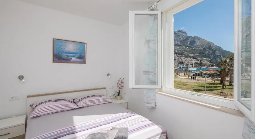 Sandy Beach Apartment - Image 1