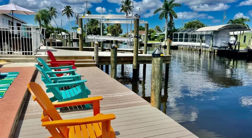 Hot tub and Dock Gilligan's on the Island - Image 1