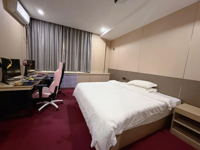 Yago Smart Hotel - Image 1