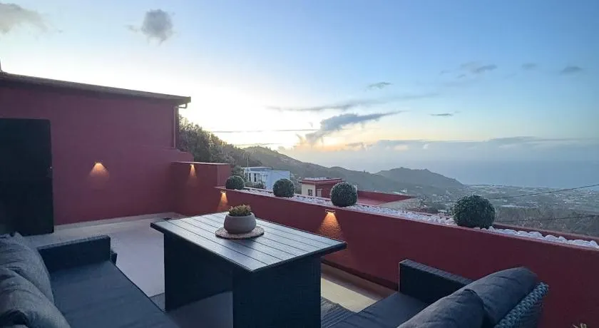 Apartamento moderno con amplia terraza y vistas al mar - Image 1