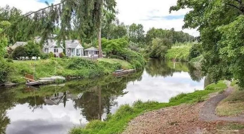 Bothell River house - Image 1