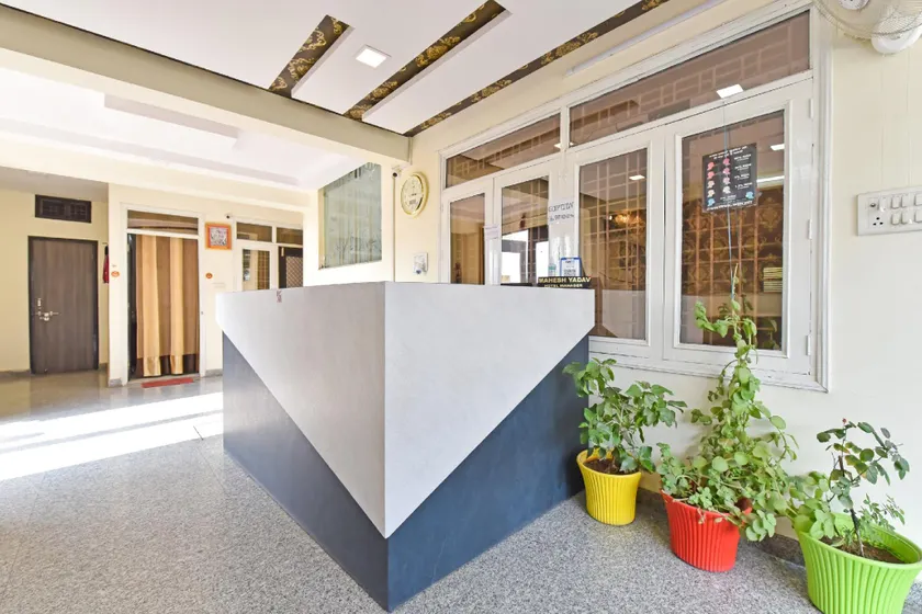 Collection O Ashoka Hotel & Restaurant - Image 1