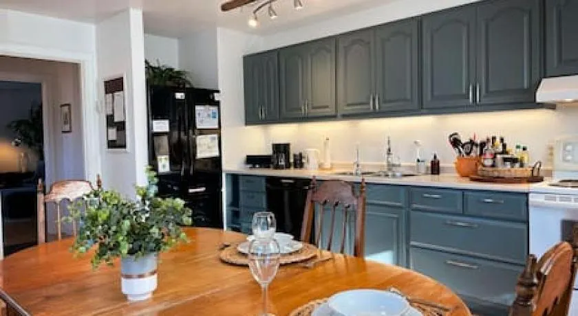 Relax in Style and Comfort in South Bay - Image 1