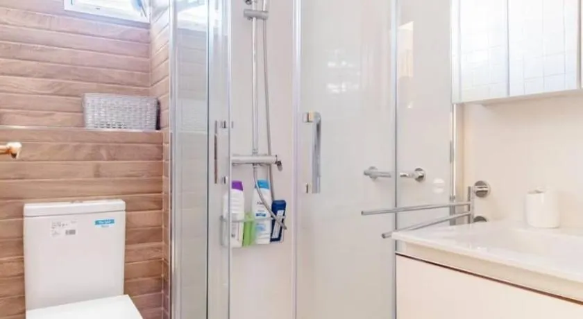 Alquilo habitación doble con aire acondicionado, nevera y baño privado - Image 1