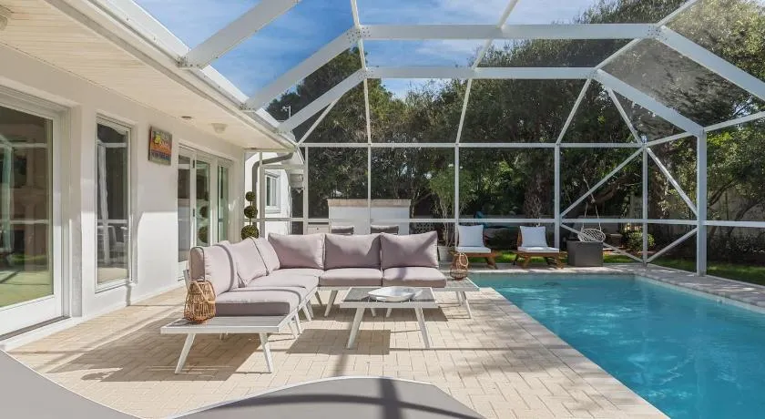 Surfs Up - retreat at the beach with heated pool - Image 1