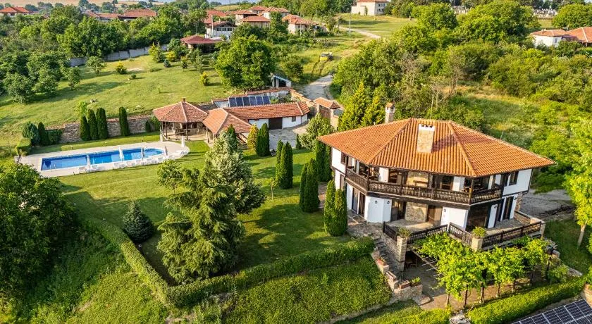 Vila Nikolina Guesthouse - Image 1