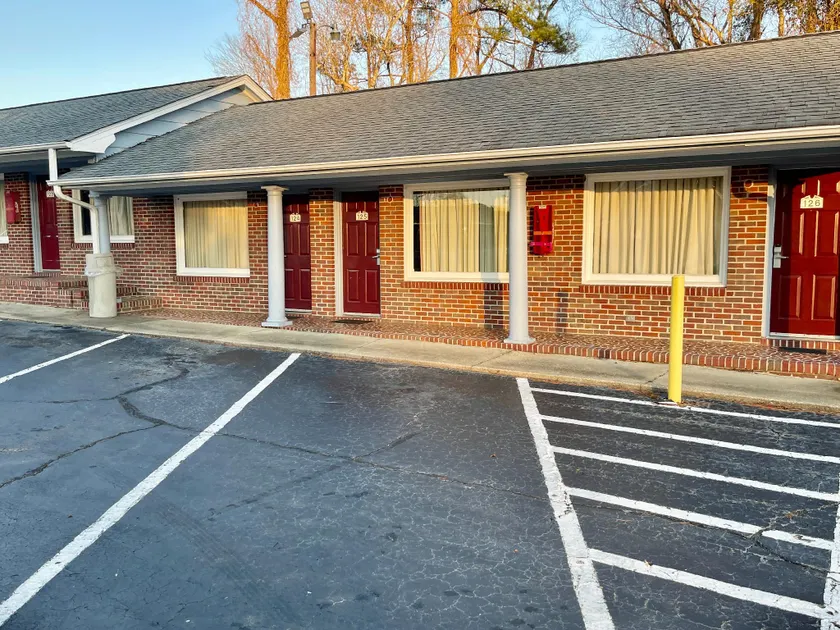 IMPERIAL MOTEL - Image 1