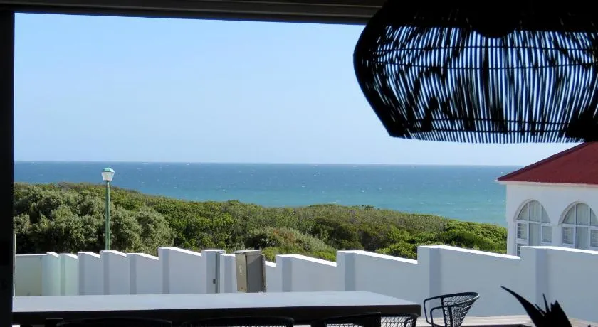 Troon Beach Cottage Hermanus - Image 1