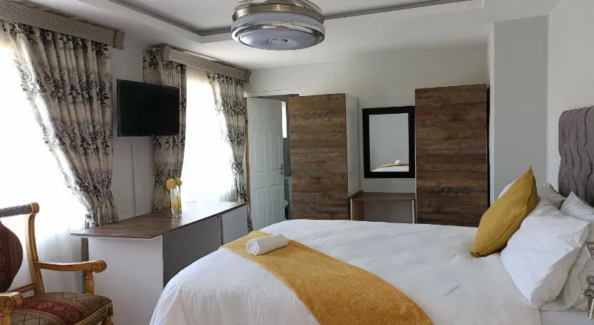 EYEZULU Guesthouse - Image 1